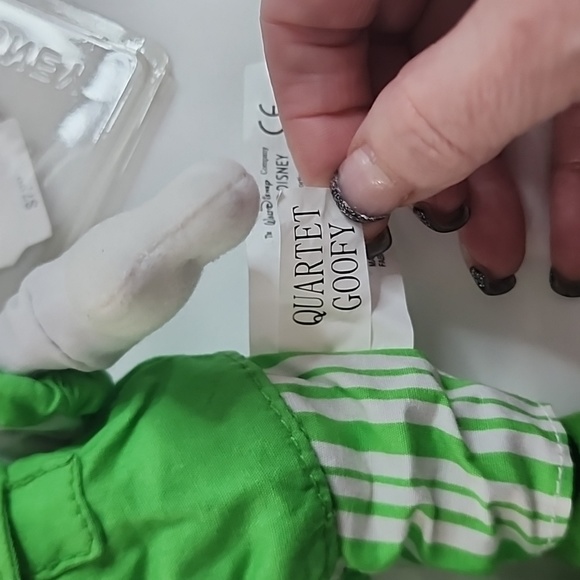 NWT Disney Quartet Goofy Plush Beanie - Picture 9 of 9